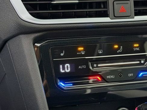 New 2026 Volkswagen Taos SE image 21