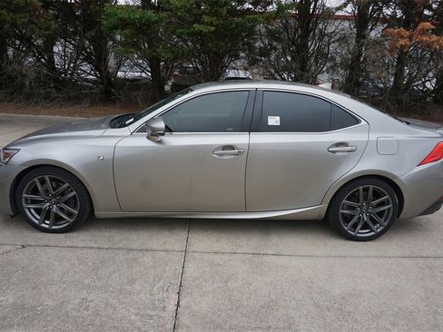 Used 2018 Lexus IS 300 image 19