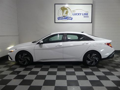 Used 2025 Hyundai Elantra Limited FWD image 7