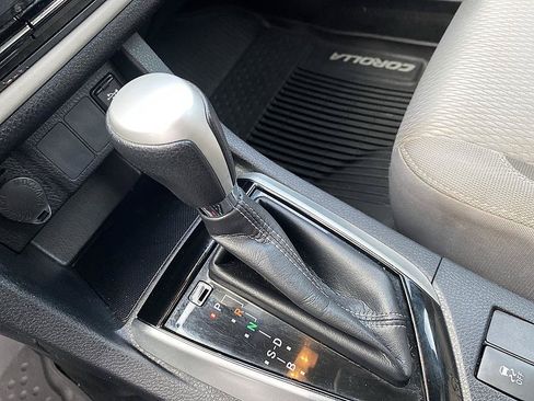 Certified 2017 Toyota Corolla LE FWD image 17