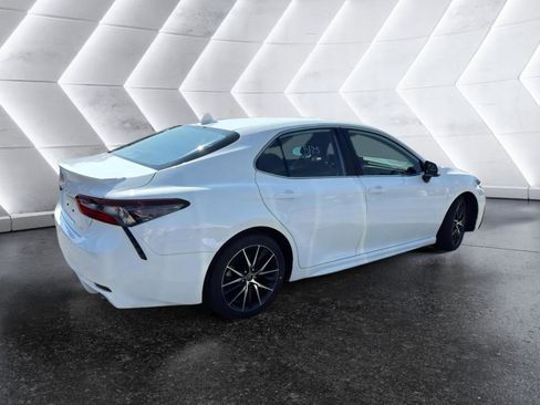 Used 2023 Toyota Camry SE image 6