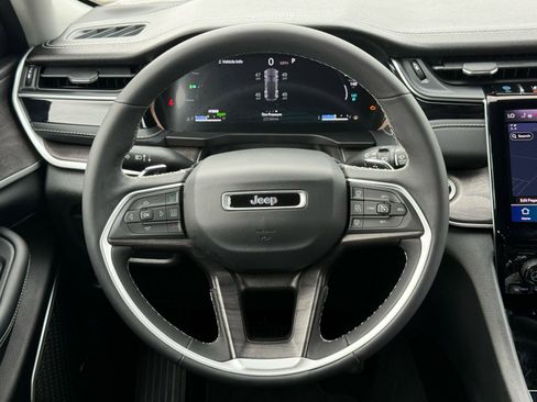 Used 2023 Jeep Grand Cherokee 4WD 4xe image 34