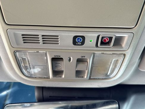 Used 2018 Honda Accord Touring image 19