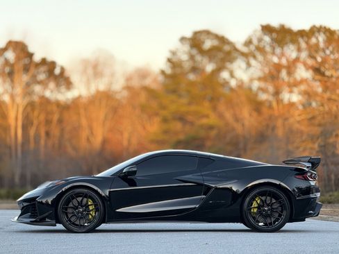 Used 2023 Chevrolet Corvette Z06 w/ Z07 Performance Package image 8