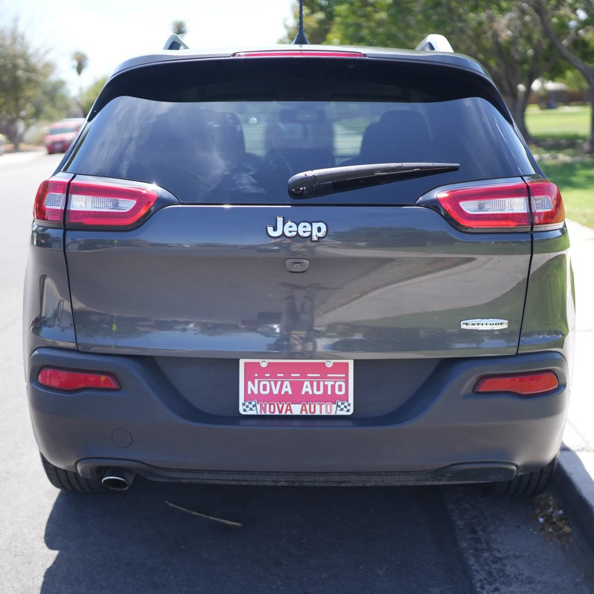 Used 2016 Jeep Cherokee Latitude w/ Comfort & Sound Group FWD image 11