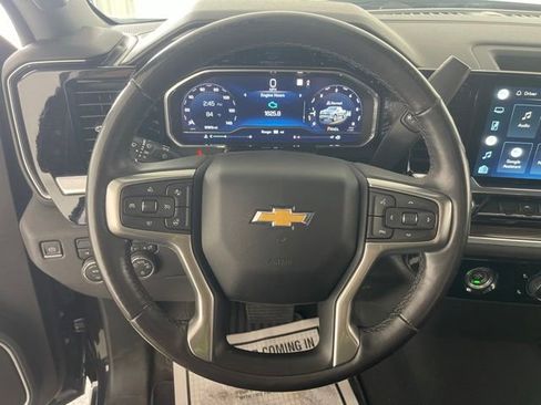 Used 2022 Chevrolet Silverado 1500 LT AWD/4WD image 37