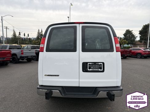 Used 2025 Chevrolet Express 2500 w/ Driver Convenience Package RWD image 4