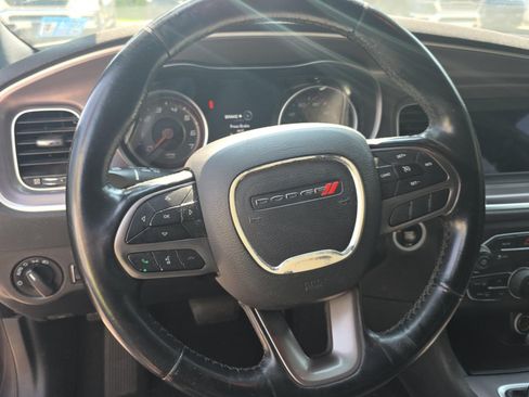 Used 2020 Dodge Charger SXT w/ Leather Interior Group RWD image 6