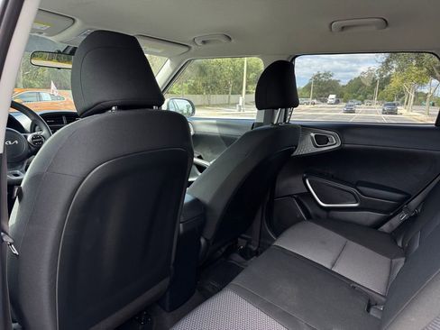 Used 2023 Kia Soul LX image 18