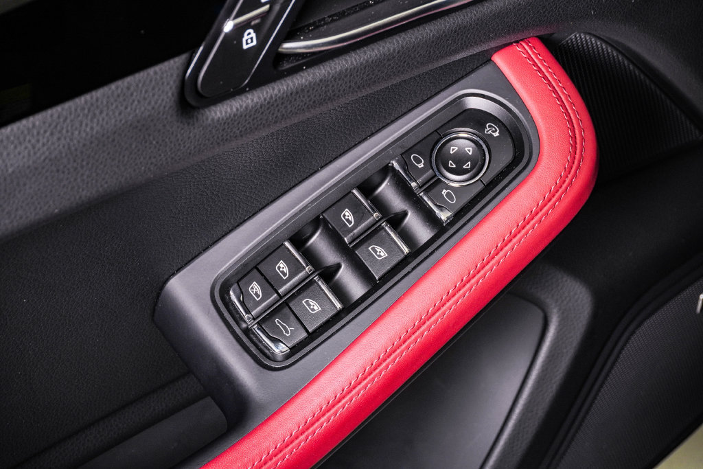 Certified 2026 Porsche Macan AWD/4WD image 26