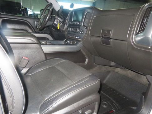 Used 2017 Chevrolet Silverado 1500 LTZ Z71 w/ LTZ Plus Package AWD/4WD image 34