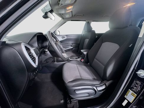 Used 2023 Kia Soul LX FWD image 17