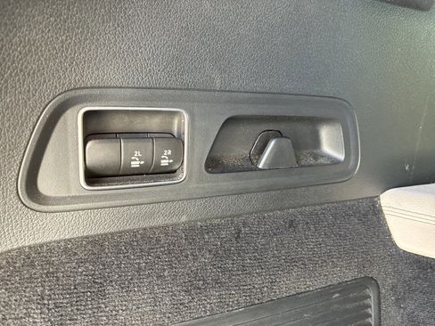 Used 2024 Mercedes-Benz GLS 450 4MATIC image 31