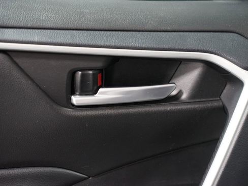 Certified 2025 Toyota RAV4 XLE AWD/4WD image 32