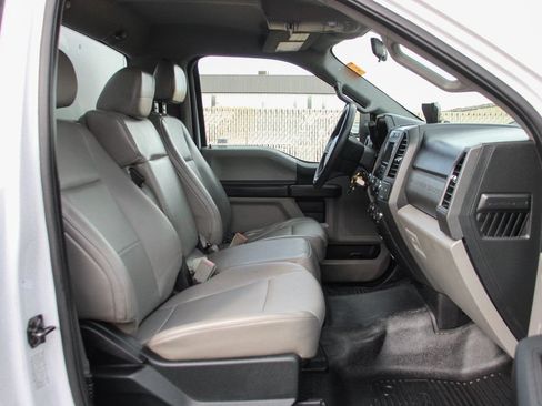 Used 2017 Ford F550 2WD Regular Cab Super Duty image 31