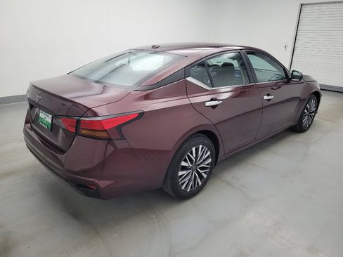 Used 2025 Nissan Altima 2.5 SV FWD image 10