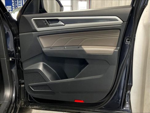 Used 2021 Volkswagen Atlas SE w/ Panoramic Sunroof Package AWD/4WD image 12