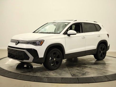 New 2026 Volkswagen Taos SEL image 7