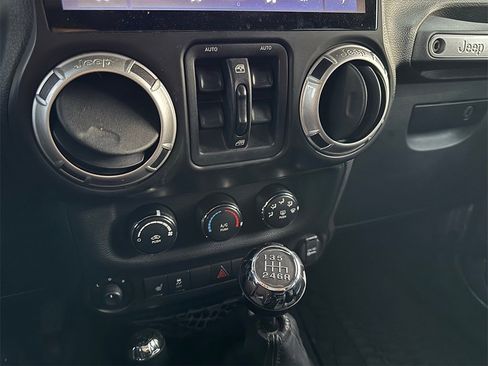 Used 2013 Jeep Wrangler Unlimited Freedom Edition image 19