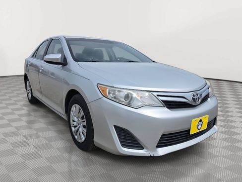 Used 2012 Toyota Camry LE FWD image 3