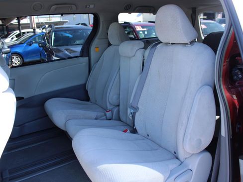 Used 2011 Toyota Sienna LE FWD image 13
