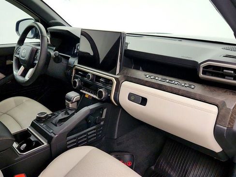 Used 2024 Toyota Tacoma Limited AWD/4WD image 21