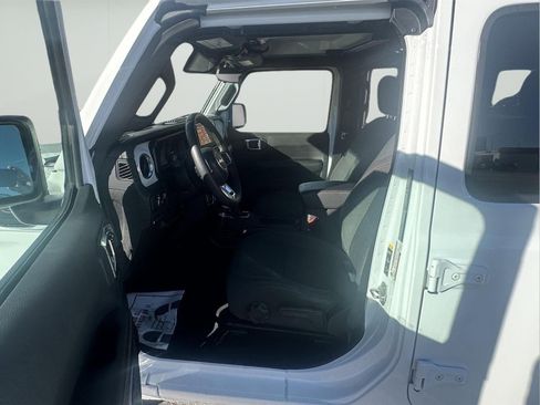 Used 2024 Jeep Wrangler Sahara image 13