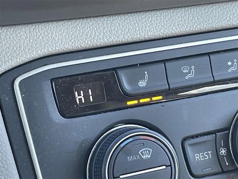 Used 2019 Volkswagen Atlas SE w/ Towing Package image 32