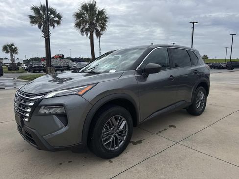 Used 2024 Nissan Rogue S AWD/4WD image 3