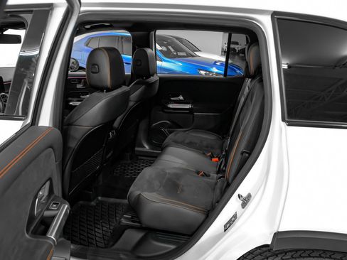 Used 2023 Mercedes-Benz GLB 250 image 44