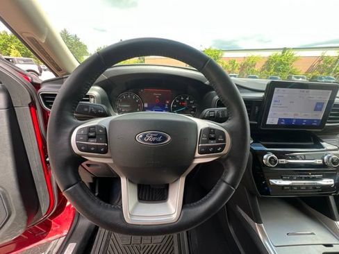 Used 2023 Ford Explorer Limited w/ Equipment Group 301A AWD/4WD image 37
