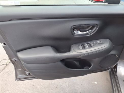 Used 2024 Honda HR-V LX image 9