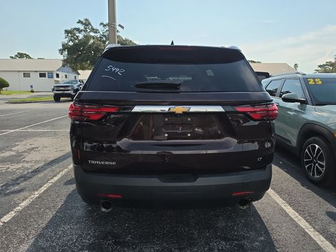 Used 2022 Chevrolet Traverse LT FWD image 4
