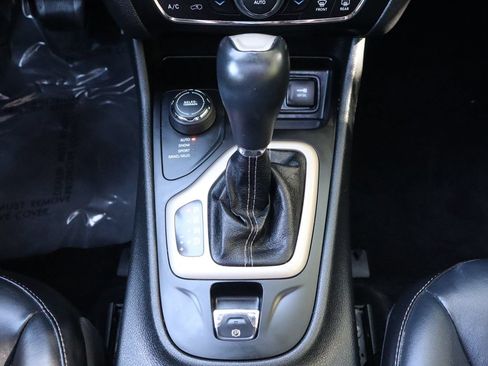 Used 2014 Jeep Cherokee Limited w/ Technology Group AWD/4WD image 37