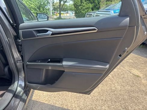 Used 2016 Ford Fusion SE w/ Equipment Group 202A FWD image 17