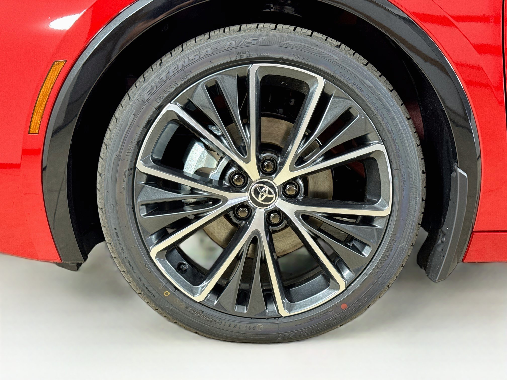 Certified 2025 Toyota Prius XLE AWD/4WD image 26