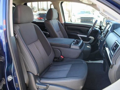 Used 2022 Nissan Titan SV image 36