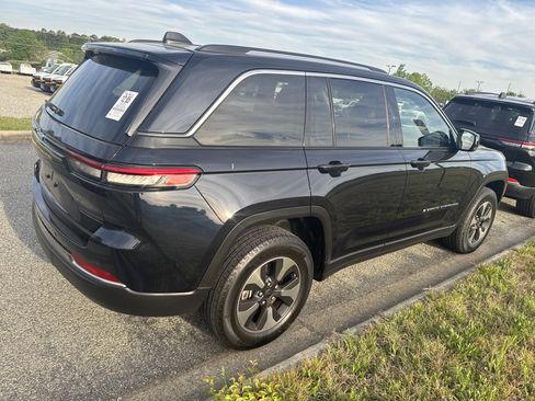 Used 2023 Jeep Grand Cherokee 4WD 4xe image 10