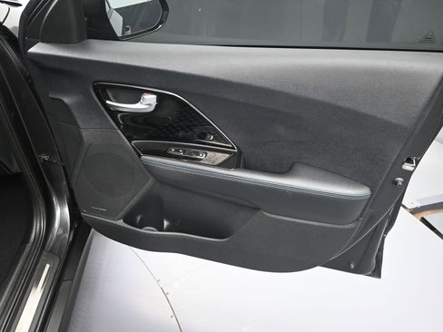 Used 2021 Kia Niro EX Premium image 36