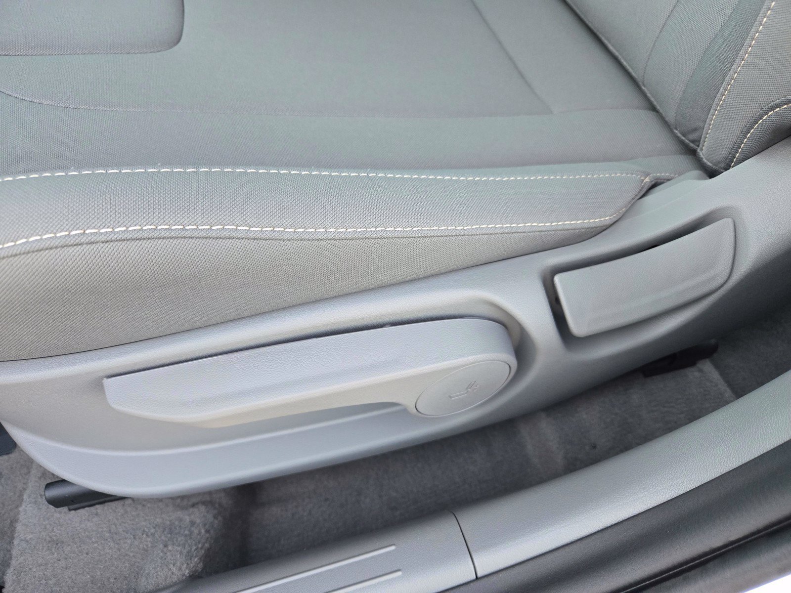 New 2026 Hyundai Elantra Hybrid FWD image 15