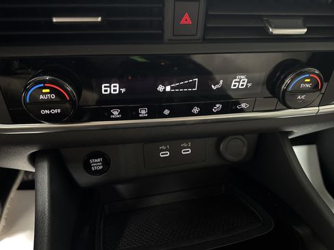 Used 2025 Nissan Rogue SV image 22