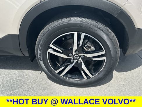 Used 2024 Volvo XC40 B5 Core AWD/4WD image 11