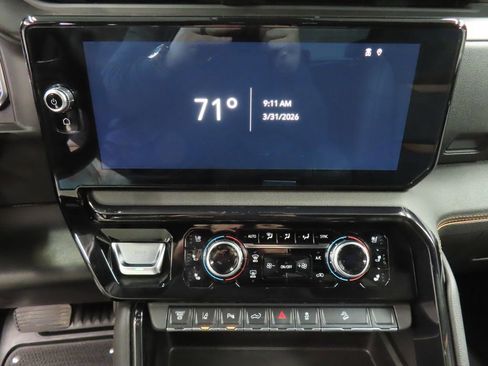 Used 2025 GMC Sierra 2500 AT4 image 17