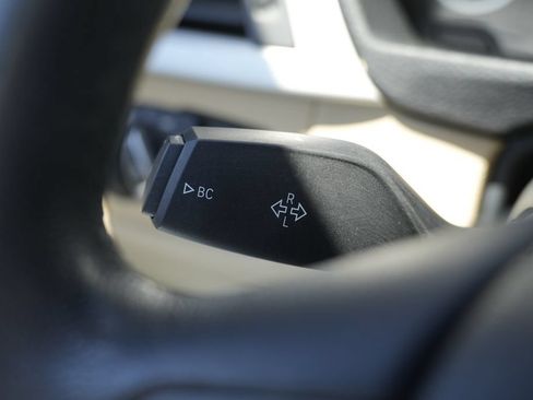 Used 2018 BMW 320i xDrive Sedan AWD/4WD image 48