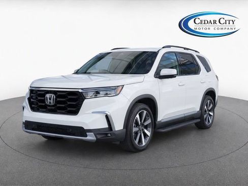 Used 2025 Honda Pilot Touring image 1