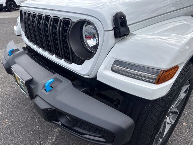 Used 2024 Jeep Wrangler Unlimited w/ Convenience Group AWD/4WD image 32