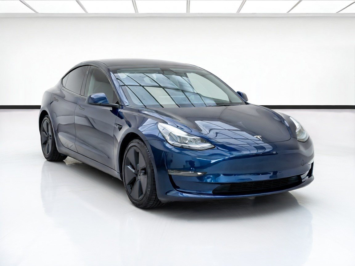 Used 2023 Tesla Model 3 Standard Range RWD image 3