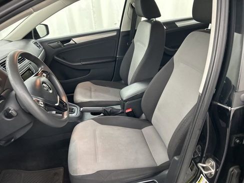 Used 2017 Volkswagen Jetta S image 6