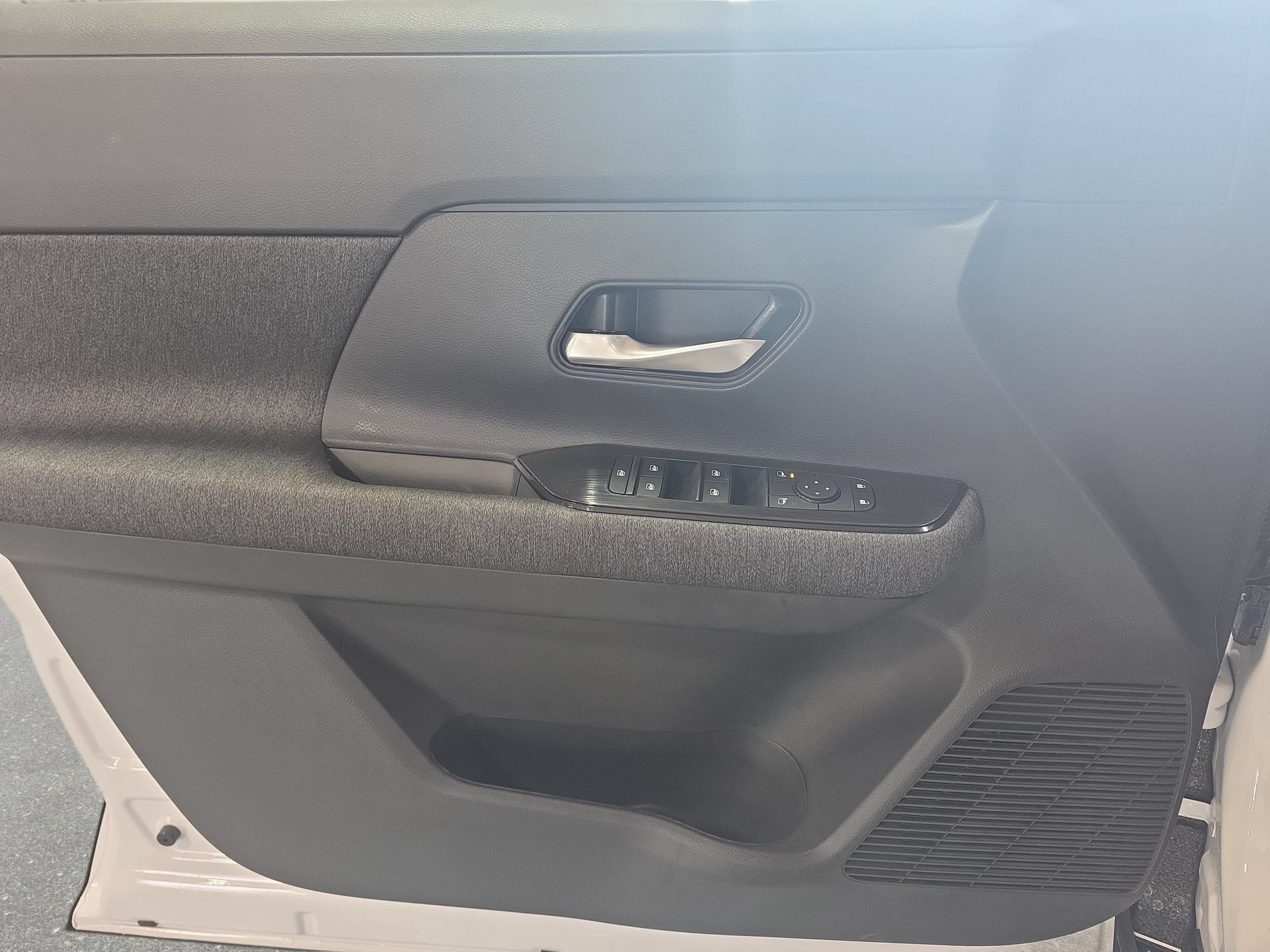 New 2027 Nissan Kicks SV w/ Cold Weather Package FWD image 25