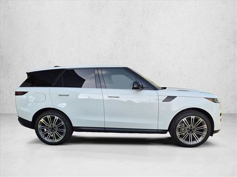 Used 2026 Land Rover Range Rover Sport SE AWD/4WD image 4